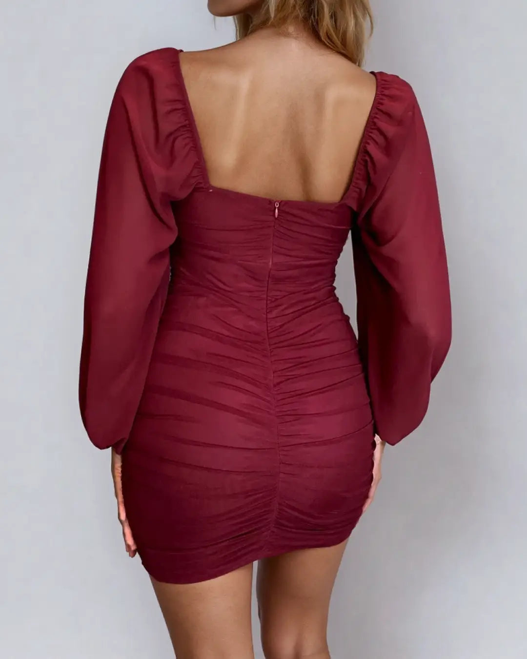 Robe dos nu à manches longues signée Alice
