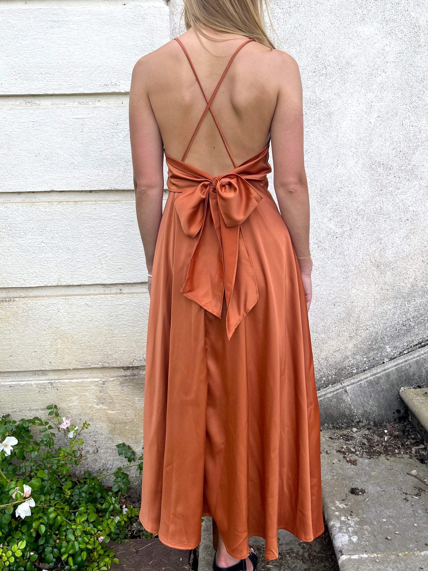 Robe Satin Dos Nu - Tessa, Élégance Satinée pour une Nuit Glamour
