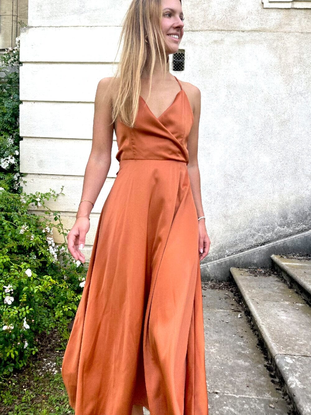 Robe Satin Dos Nu - Tessa, Élégance Satinée pour une Nuit Glamour